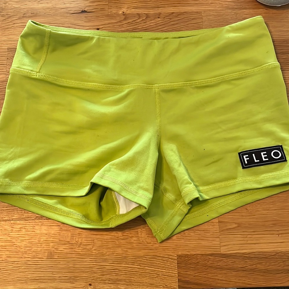 Green FLEO shorts Size L